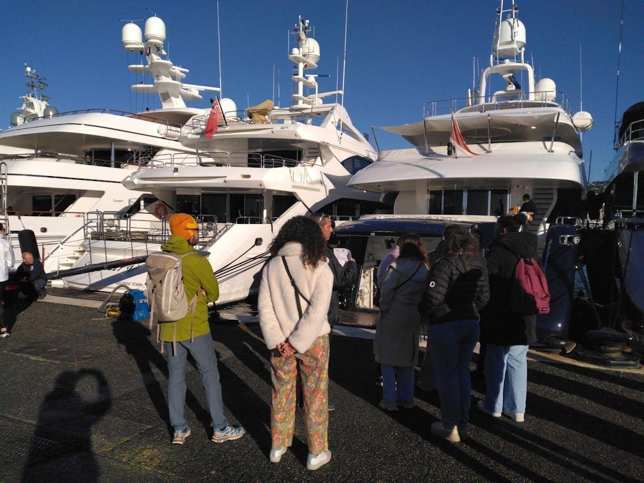 Lycéens en sortie au port